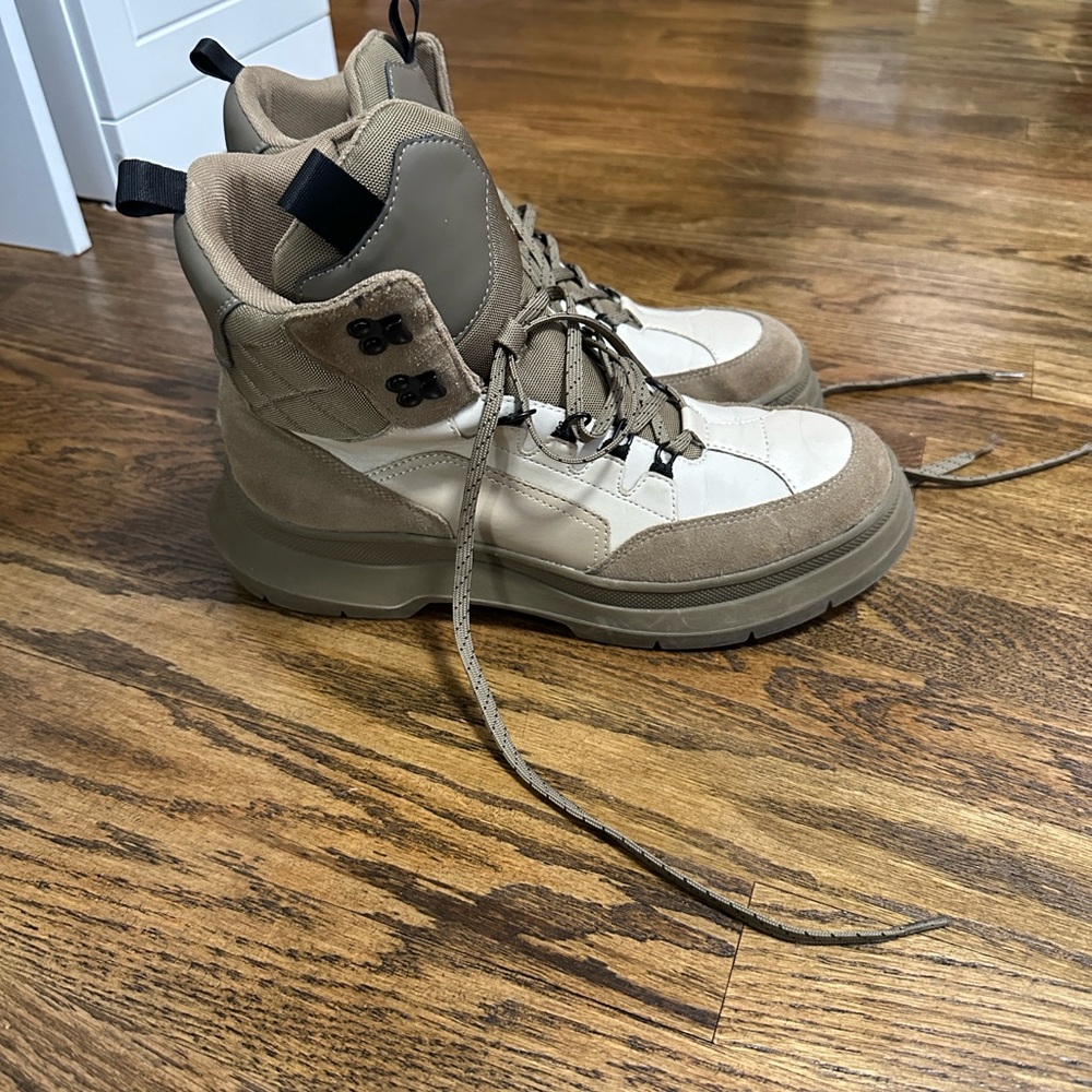 Women Tan and Cream Hiking Boots
